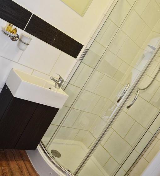 Bed and Breakfast The Crown Rooms Newmarket 4