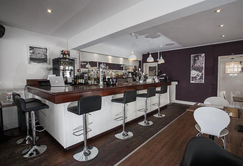 Bed and Breakfast The Crown Rooms Newmarket 6