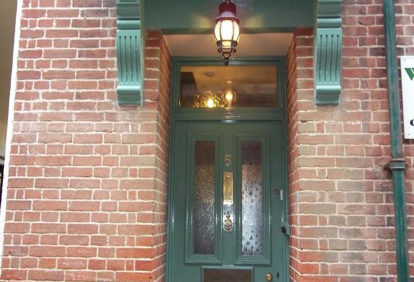 Wellington House B&b