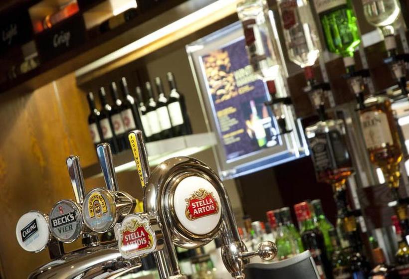 Hotel Premier Inn Camberley 4