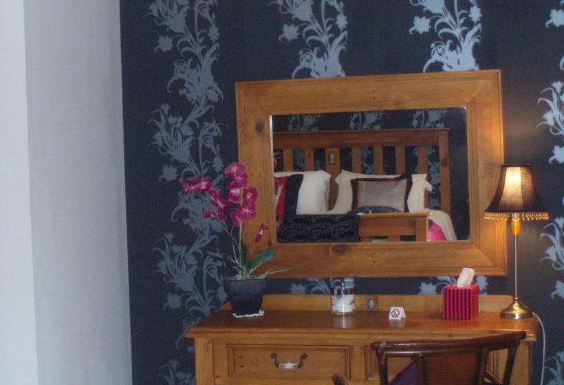 Bed and Breakfast Adniston Manor 11