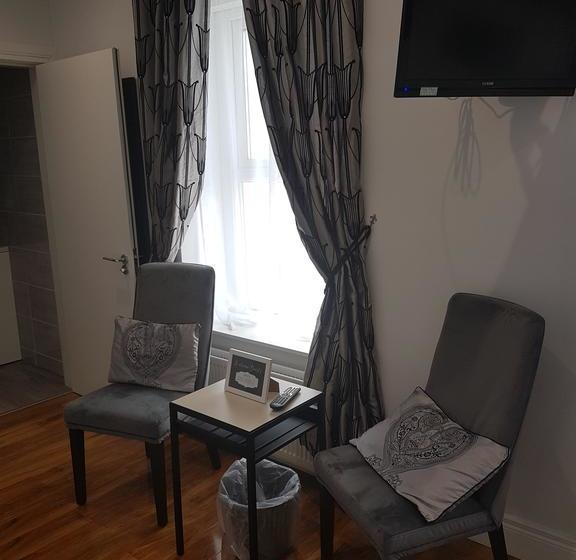 Bed & Breakfast Mandalay 8