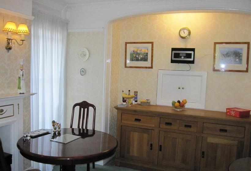 Clayhill House Bed & Breakfast 10