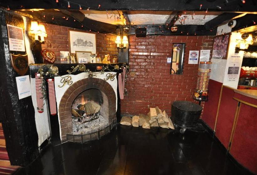 Hotel The Roundabout 4