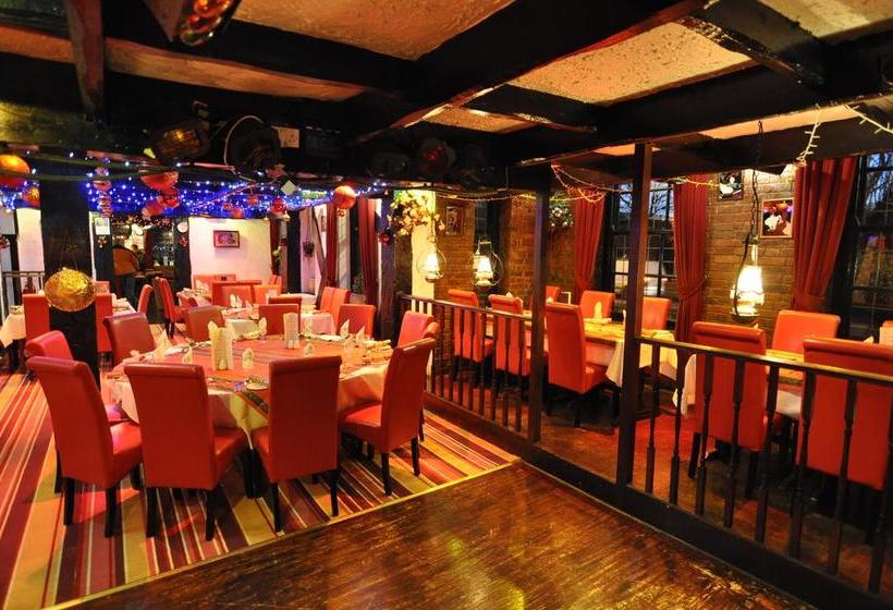 Hotel The Roundabout 6