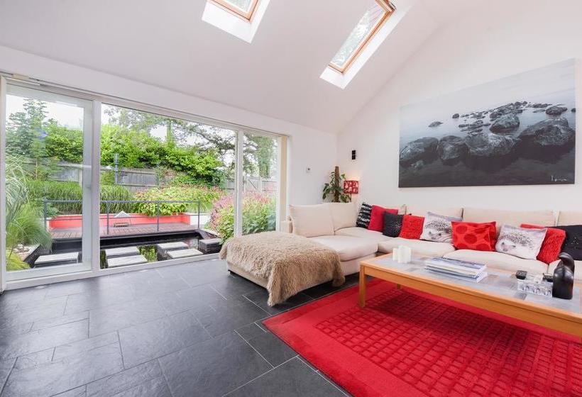 The White House Bed And Breakfast 9