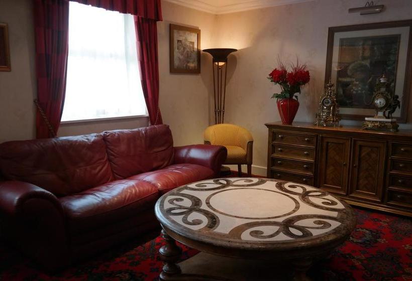 Chesters Hotel & Restaurant 10