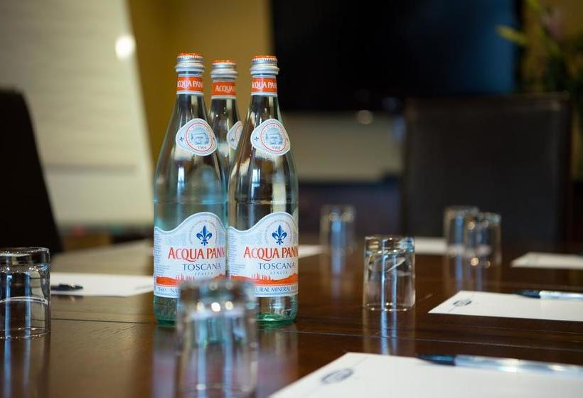 Chesters Hotel & Restaurant 11