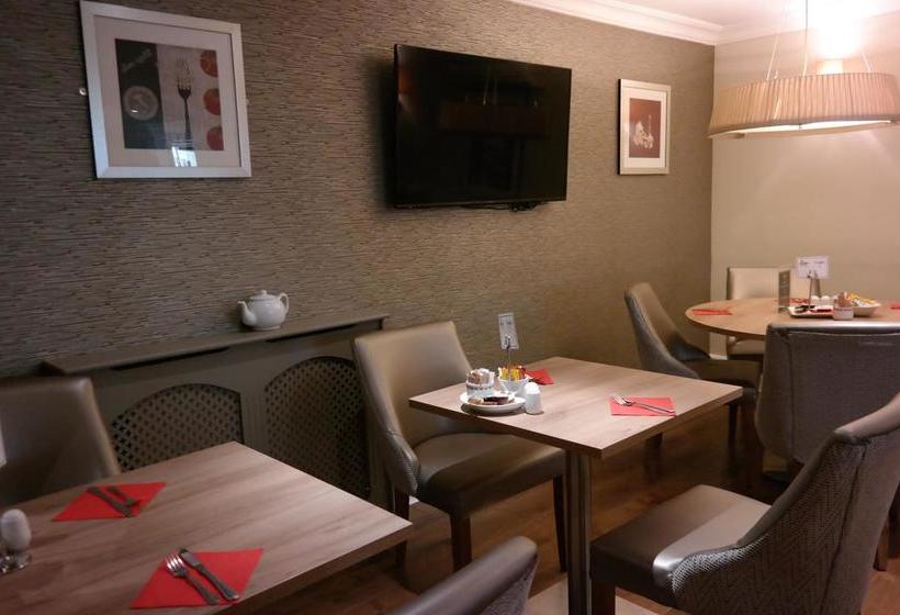 Chesters Hotel & Restaurant 12