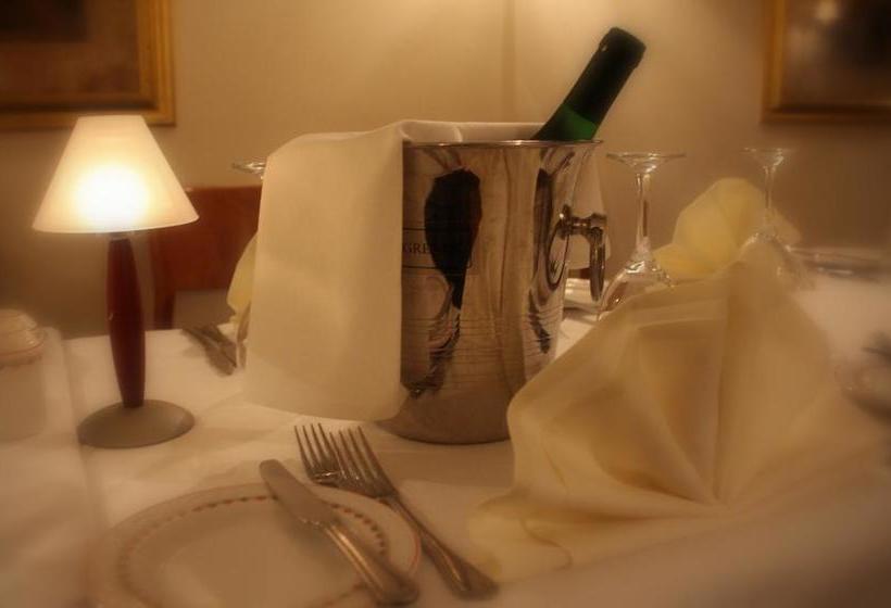 Chesters Hotel & Restaurant 17