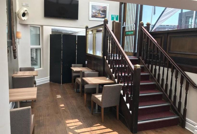 Chesters Hotel & Restaurant 2