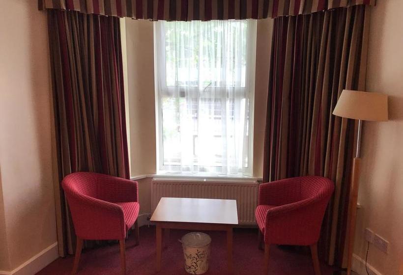 Chesters Hotel & Restaurant 4