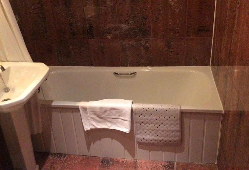 Chesters Hotel & Restaurant 5