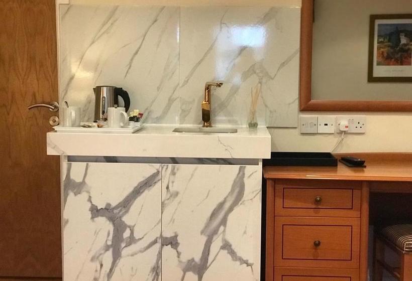 Chesters Hotel & Restaurant 7