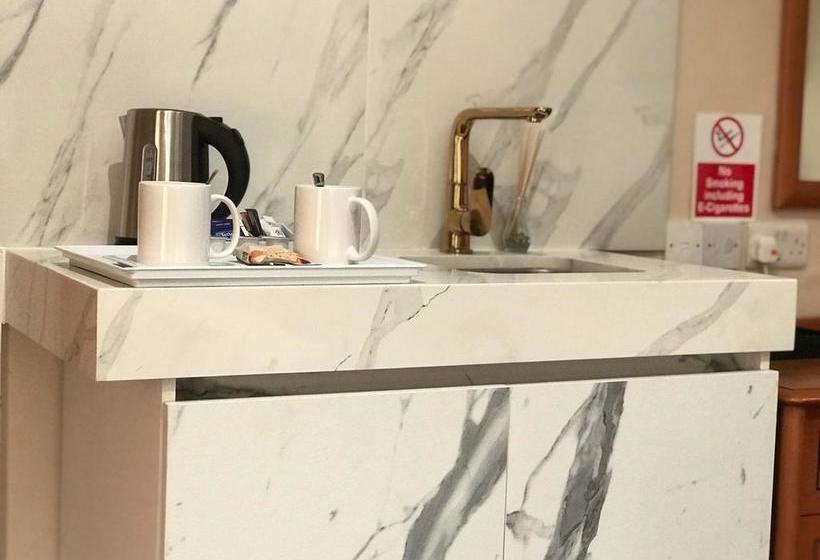 Chesters Hotel & Restaurant 8