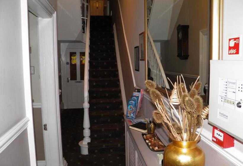 Bed and Breakfast Aristocrat Guest House