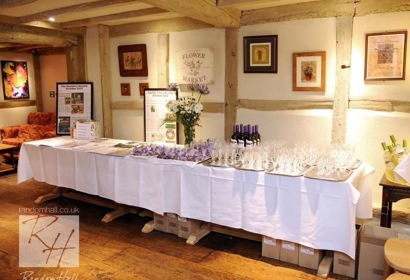 Hotel Random Hall 16