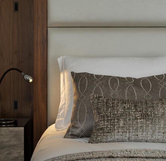 Hotel One Warwick Park 11