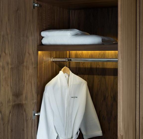 Hotel One Warwick Park 12