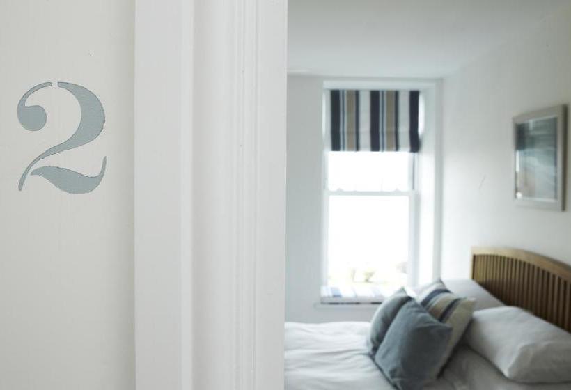 Bed and Breakfast West By Five 10