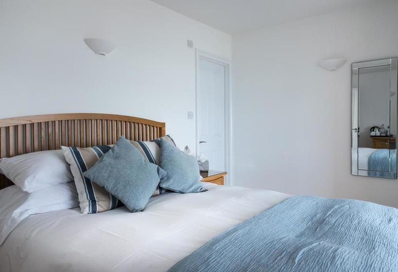 Bed and Breakfast West By Five 5