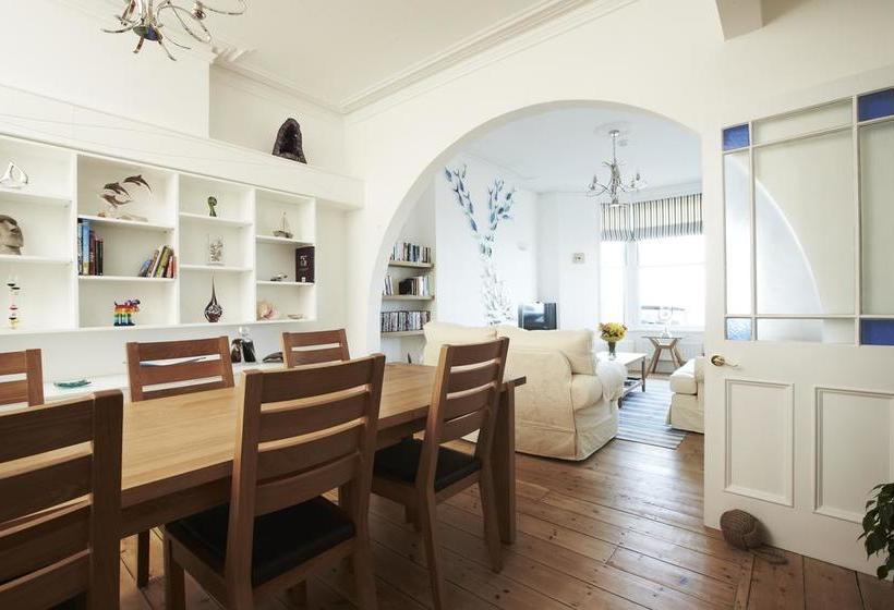 Bed and Breakfast West By Five 7