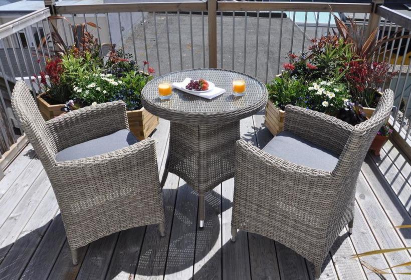 Bed and Breakfast West By Five 9