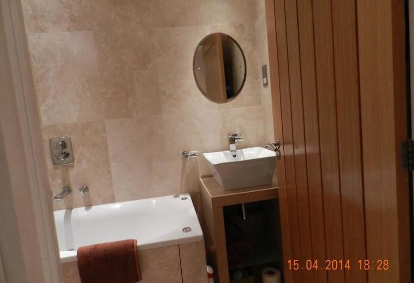 Bed and Breakfast 6 The Net Loft 8