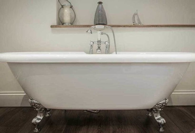 Bed and Breakfast Treweens 6