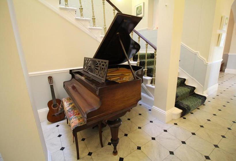 Hotel Commonwood Manor 8