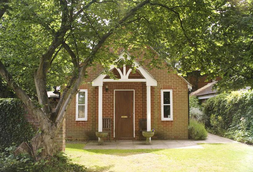 Ebury Cottages And Apartments 1