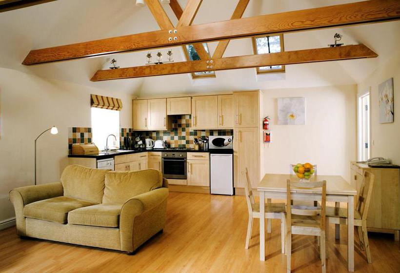 Ebury Cottages And Apartments 2