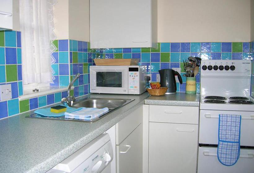 Ebury Cottages And Apartments 3