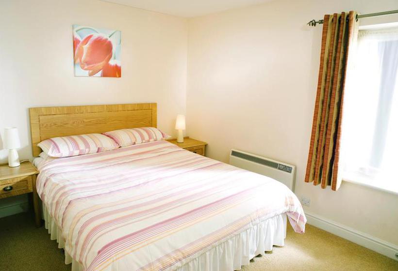 Ebury Cottages And Apartments 4