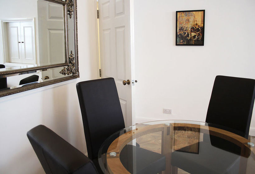 Ebury Cottages And Apartments 9