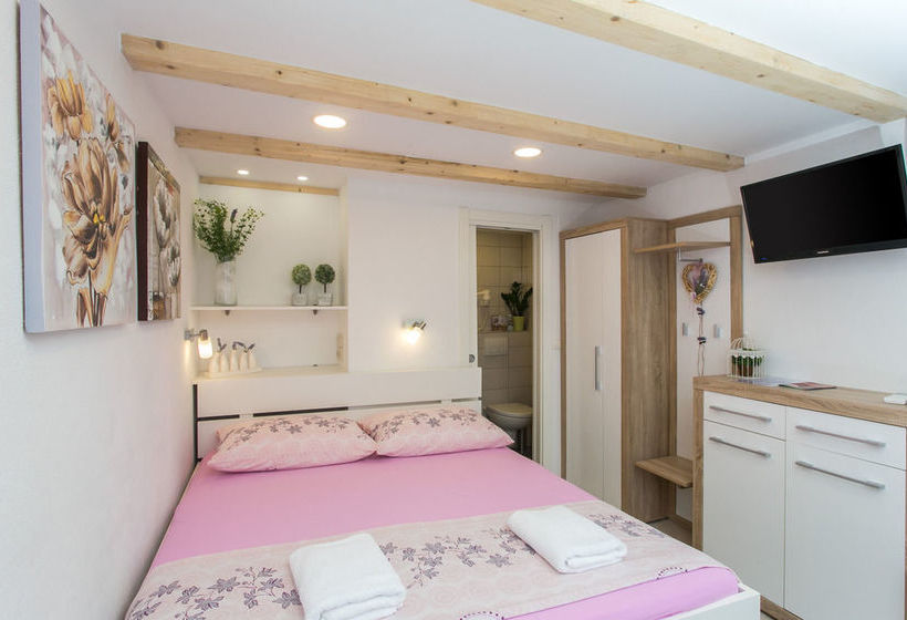 Hotel Lavender Garden Apartments