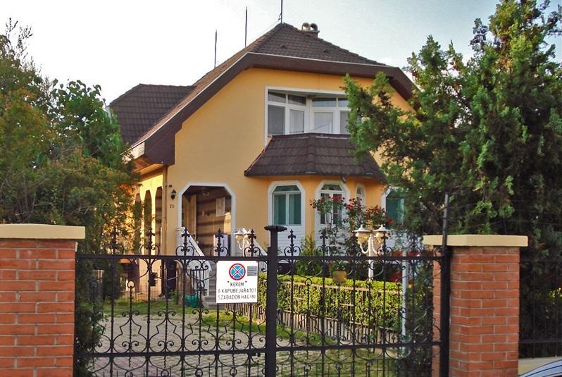 Bed and Breakfast Laci Panzió