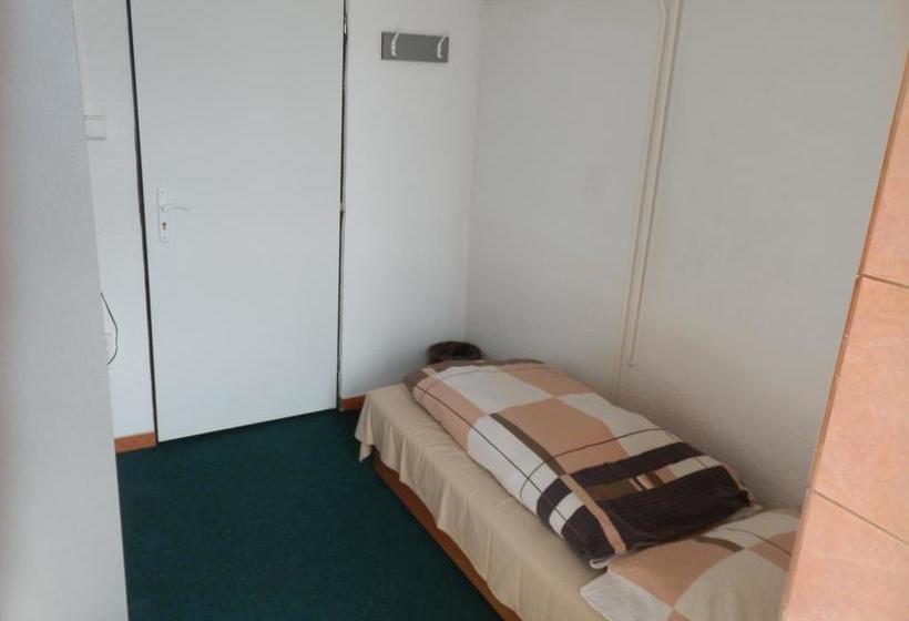 Hostel Ubytovna Pod Mostem 10