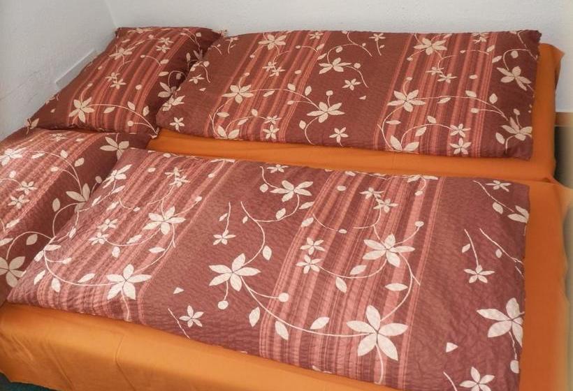 Hostel Ubytovna Pod Mostem 13