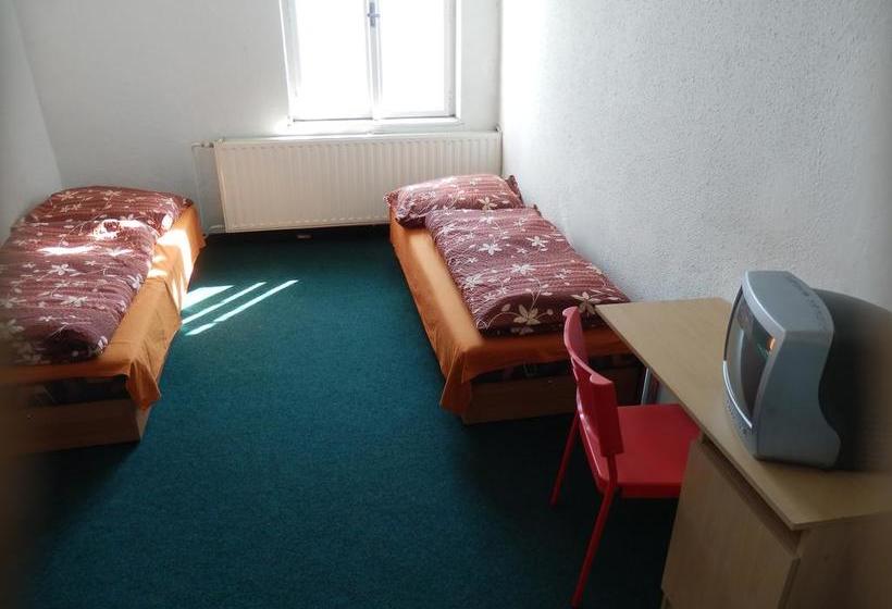 Hostel Ubytovna Pod Mostem 14