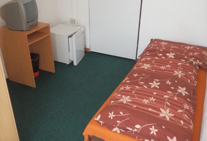 Hostel Ubytovna Pod Mostem 17
