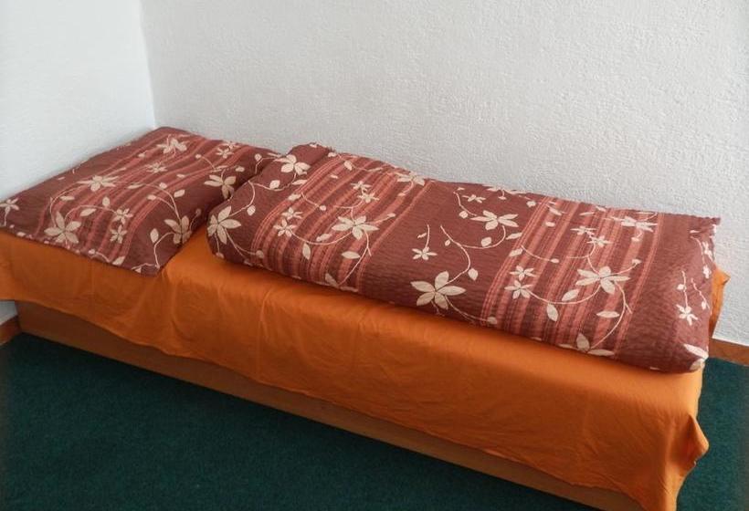 Hostel Ubytovna Pod Mostem 18