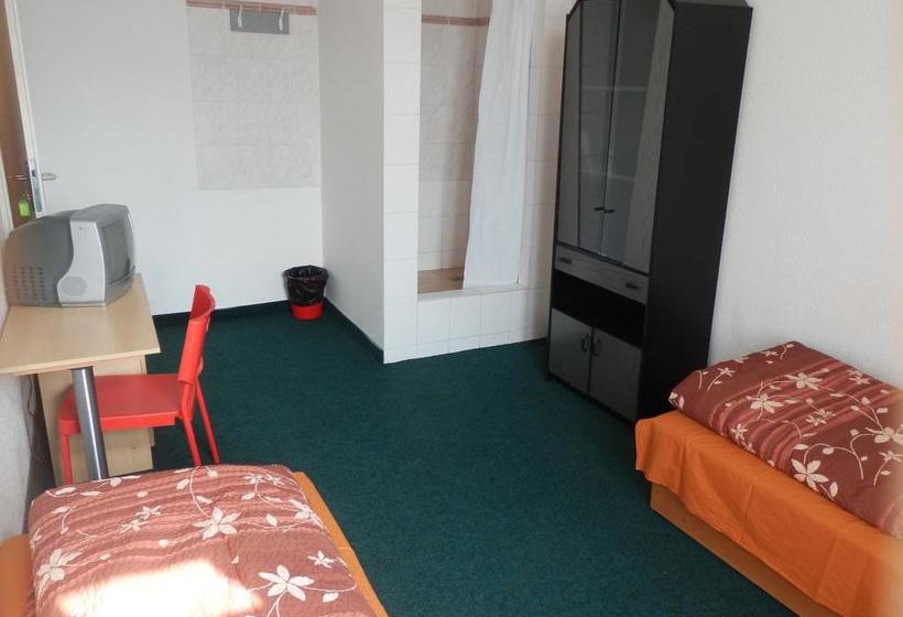 Hostel Ubytovna Pod Mostem 2