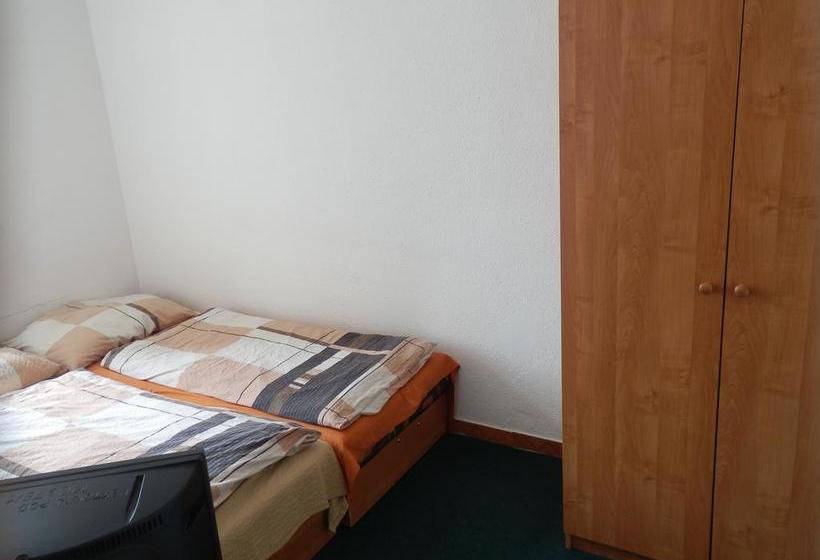 Hostel Ubytovna Pod Mostem 4