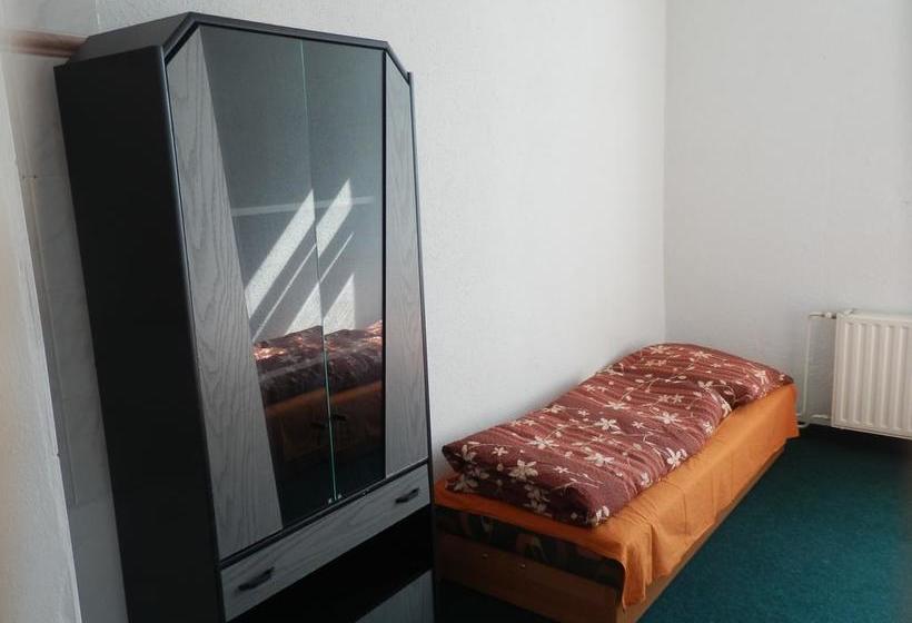 Hostel Ubytovna Pod Mostem 7