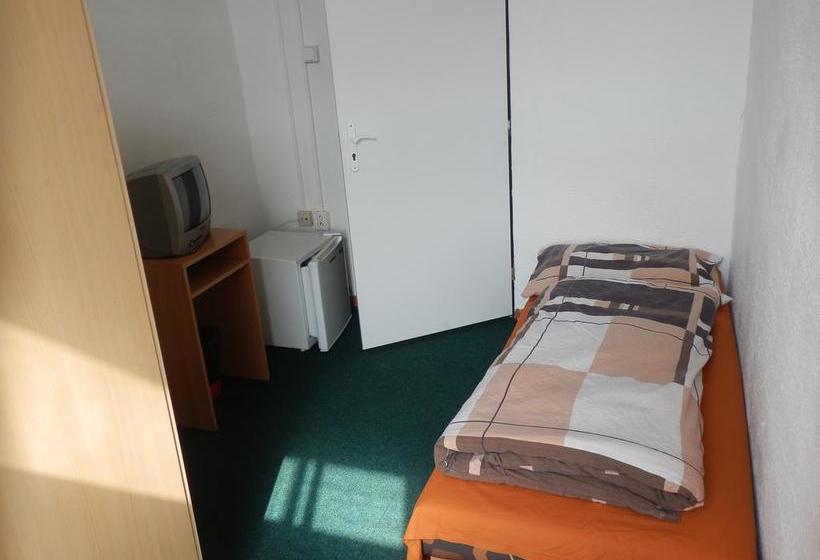 Hostel Ubytovna Pod Mostem 8