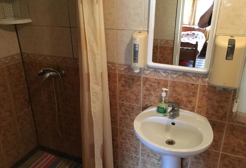 Tolli Hostel & Holiday House 5