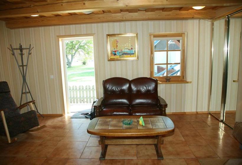 Bed and Breakfast Naglis 10