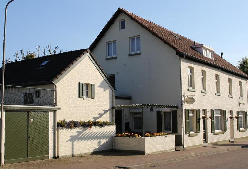 Walnut Lodge Bed & Breakfast