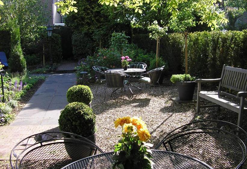 Walnut Lodge Bed & Breakfast 12